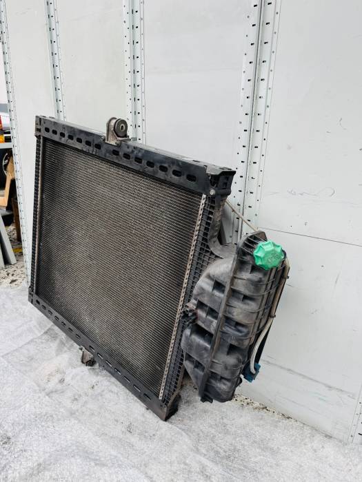 MAN TGX Engine Cooling Radiator Assembly Behr 81061016809 81.06101-6809 OEM Used view 4