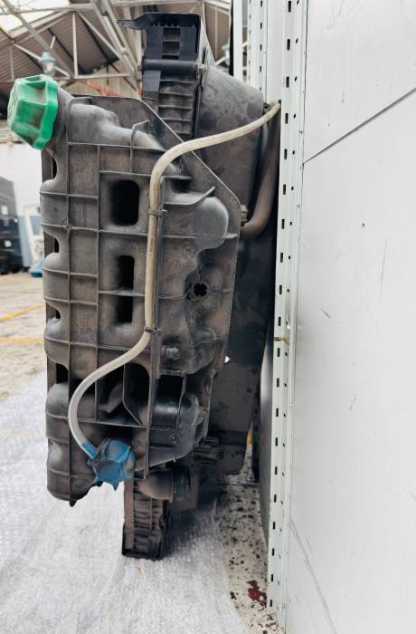 MAN TGX Engine Cooling Radiator Assembly Behr 81061016809 81.06101-6809 OEM Used view 5