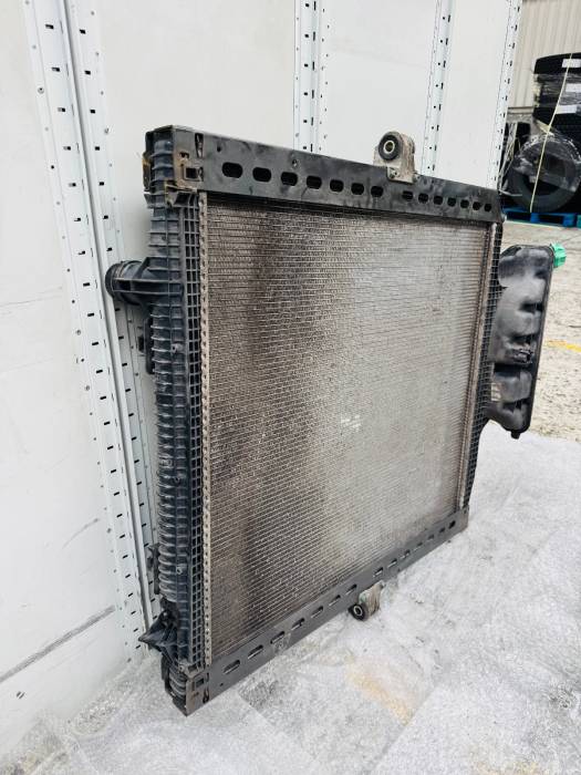 MAN TGX Engine Cooling Radiator Assembly Behr 81061016809 81.06101-6809 OEM Used view 6