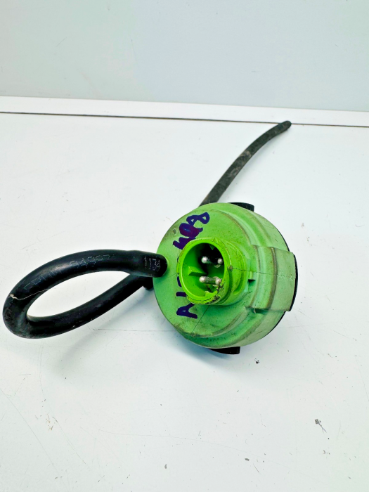 Volvo FH/FM Vacuum Switch 20560843 20409365 23307414 7420560843 −50 mbar Used view 5