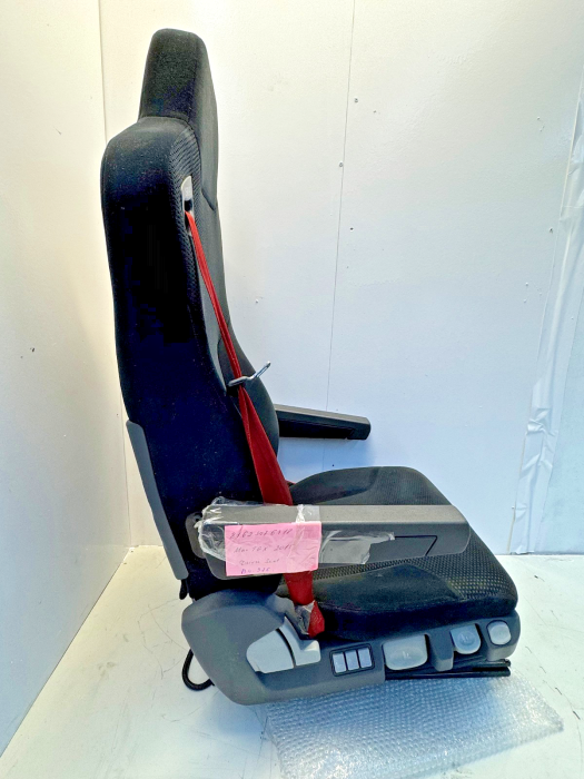 MAN TGS/TGX Driver Air Suspension Seat 81623076418 81623076506 RH 81.62307-6418 view 5