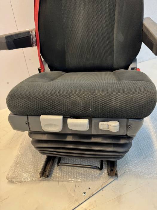 MAN TGS/TGX Driver Air Suspension Seat 81623076418 81623076506 RH 81.62307-6418 view 8
