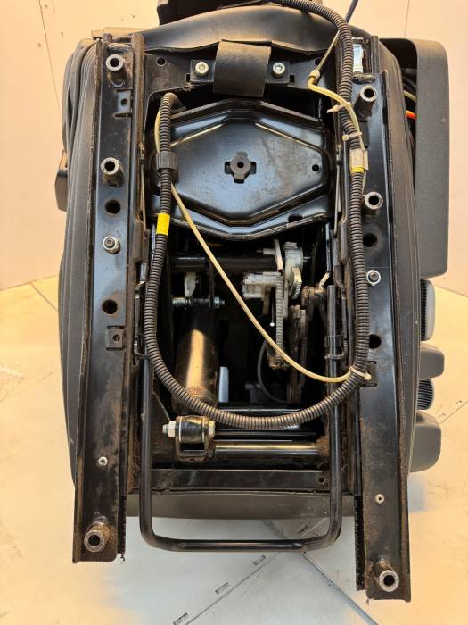 MAN TGS/TGX Driver Air Suspension Seat 81623076418 81623076506 RH 81.62307-6418 view 9