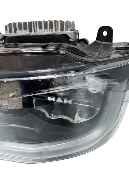 MAN TGX II Left LED Headlight 81.25101-6825 81251016825 ECE 24V OEM Used view 4