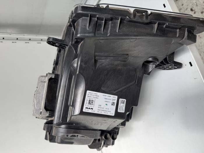 MAN TGX II Left LED Headlight 81.25101-6825 81251016825 ECE 24V OEM Used view 6