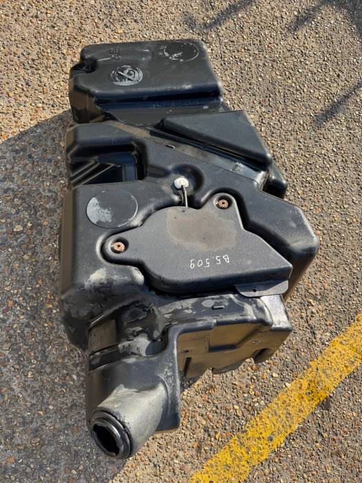 DAF XF106 AdBlue Tank 1981181 1981182 2022767 2033354 1946315 90L Euro 6 Used view 8