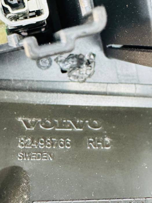 Volvo VNL Interior Steering Column Dash Trim Kit 82498766 82247356 82225568 Used view 3