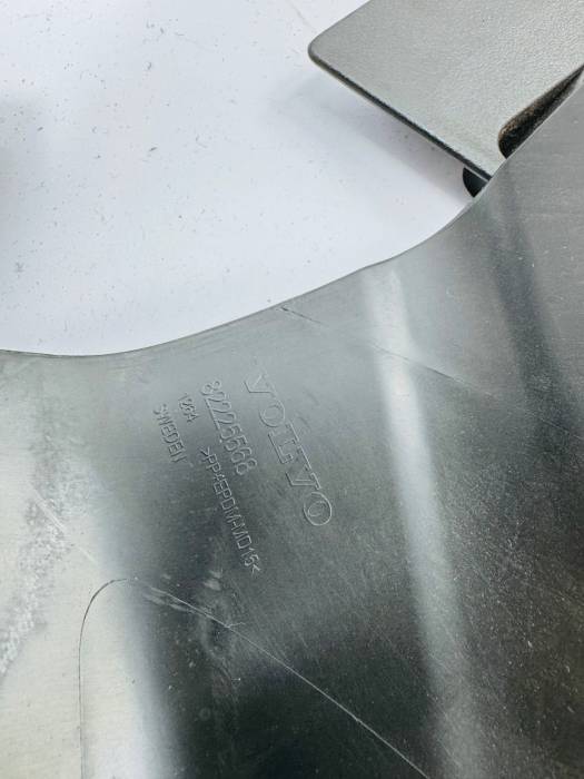 Volvo VNL Interior Steering Column Dash Trim Kit 82498766 82247356 82225568 Used view 5