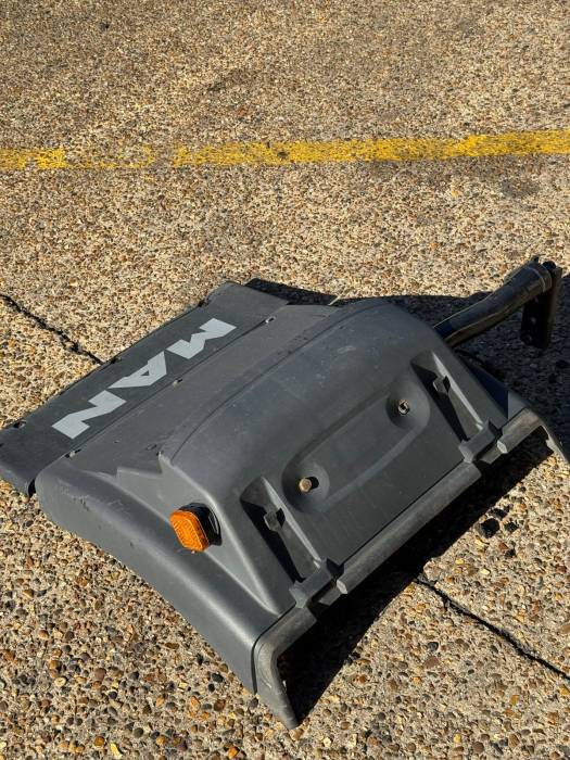 Man TGS/TGX Rear Mudguard Fender 254069609 81664106625 With Mudflap Used view 3