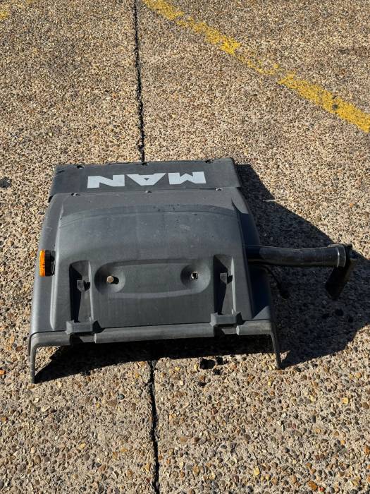 Man TGS/TGX Rear Mudguard Fender 254069609 81664106625 With Mudflap Used view 5