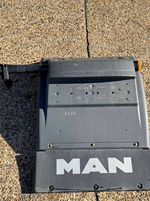 Man TGS/TGX Rear Mudguard Fender 254069609 81664106625 With Mudflap Used view 7