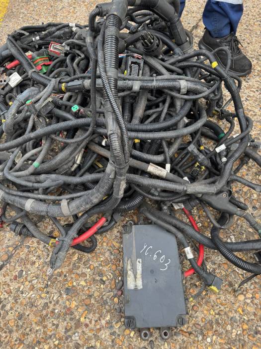 Volvo FH4/FM4 Full Wiring Loom Set 21706081 21570596 21548980 21806140 Used view 10