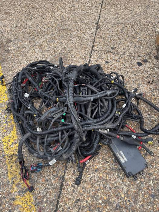 Volvo FH4/FM4 Full Wiring Loom Set 21706081 21570596 21548980 21806140 Used view 11