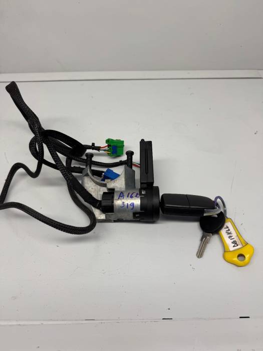 DAF XF106/CF Euro 6 Ignition Barrel & Key Set 200169 1999389 1934270 Used view 3