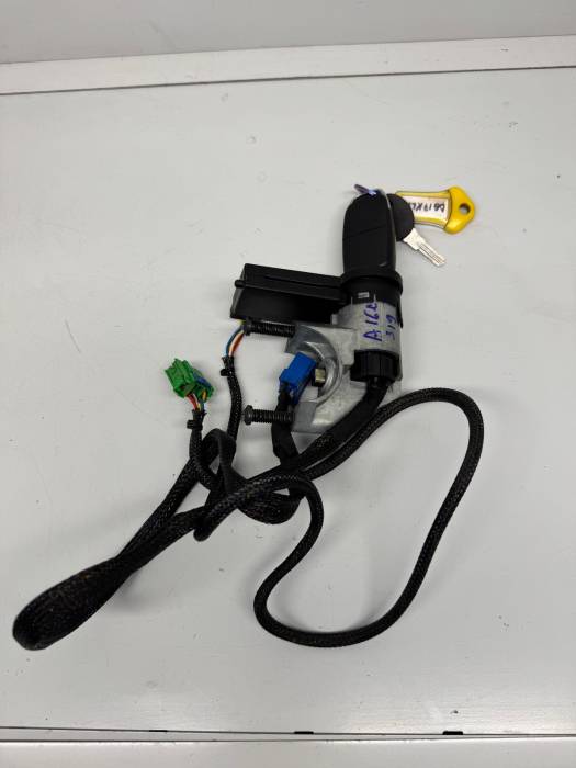 DAF XF106/CF Euro 6 Ignition Barrel & Key Set 200169 1999389 1934270 Used view 4