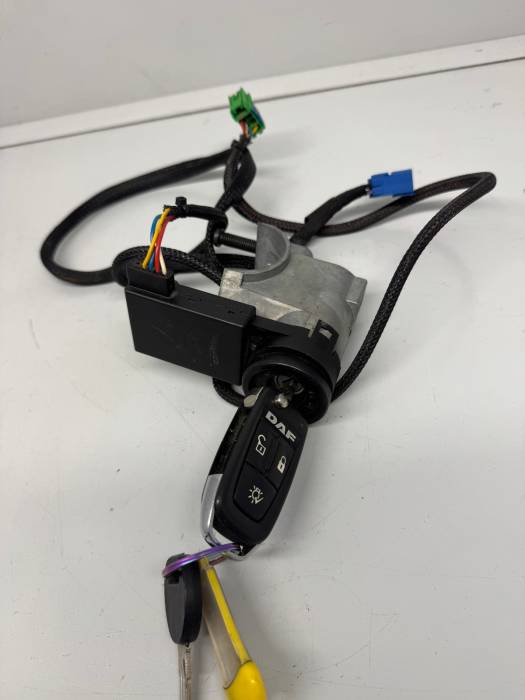 DAF XF106/CF Euro 6 Ignition Barrel & Key Set 200169 1999389 1934270 Used view 5