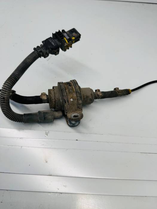 Webasto DP42 Fuel Dosing Pump 9019847B TM8860 00980837 Thermo Top Evo 12V Used view 5