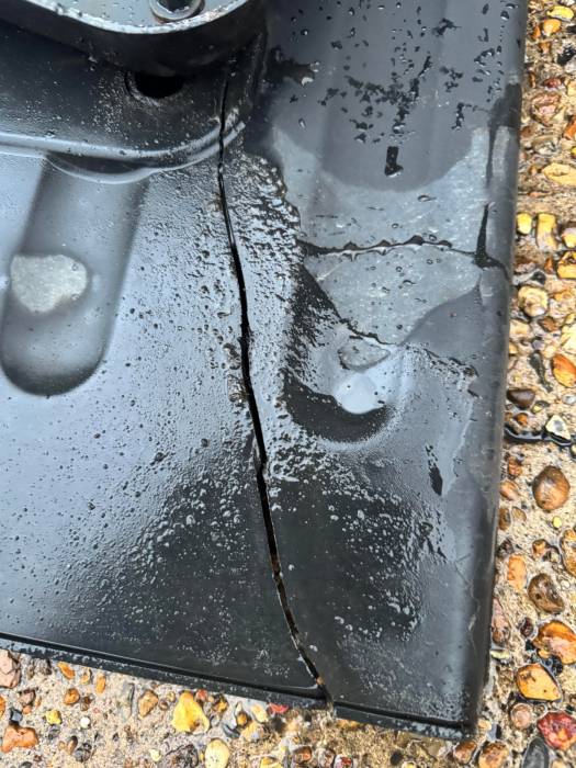 Mercedes Actros MP4/MP5 Cab Mudguard LH A9608813503 A9608817102 Used view 4