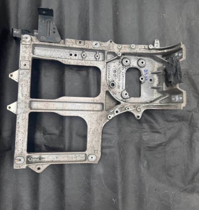 MAN TGX/TG3 Front Mudguard Bracket RH 81612430216 81.61243-0216 Euro 6 Used view 5