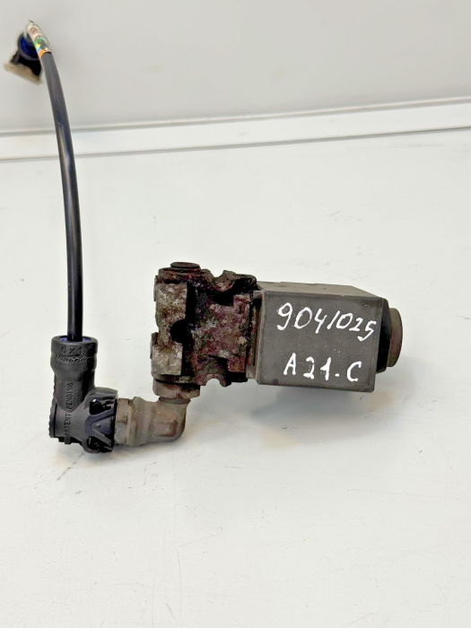 Volvo FH/FM Air Solenoid Valve Norgren 9041025 1078316 3165144 24V 3/2 Used