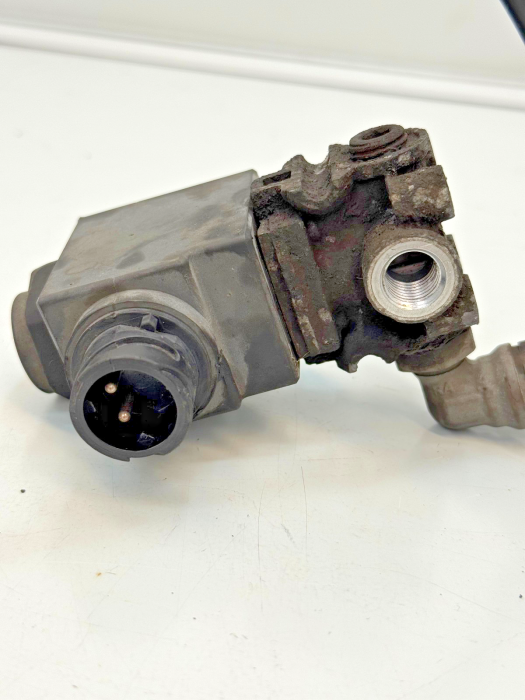 Volvo FH/FM Air Solenoid Valve Norgren 9041025 1078316 3165144 24V 3/2 Used