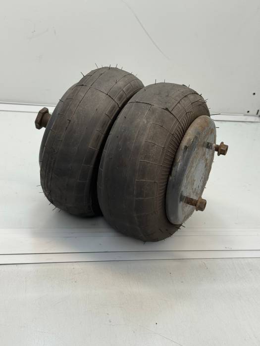 Volvo FH/FM Lift Axle Air Spring 22573233 20541504 7420541504 Tag/Pusher Used view 6