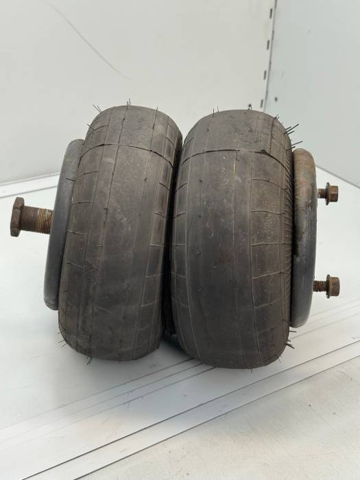 Volvo FH/FM Lift Axle Air Spring 22573233 20541504 7420541504 Tag/Pusher Used view 7