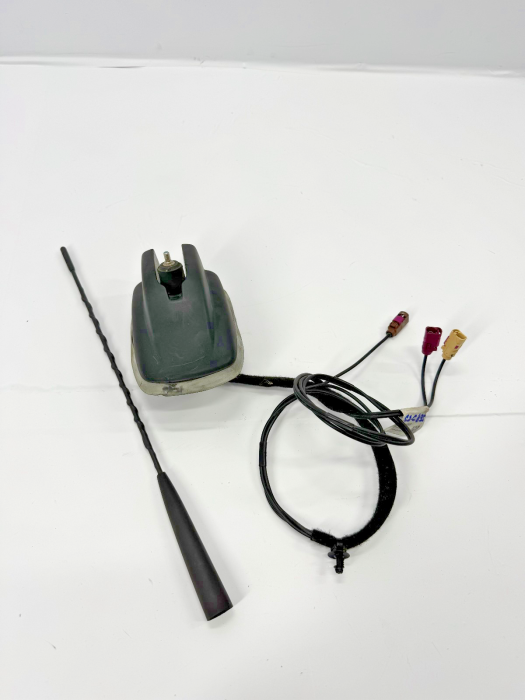 Volvo FH4/FM4 Roof Radio GPS GSM Antenna 22043209 22043205 21998239 Rear Euro 6 view 4