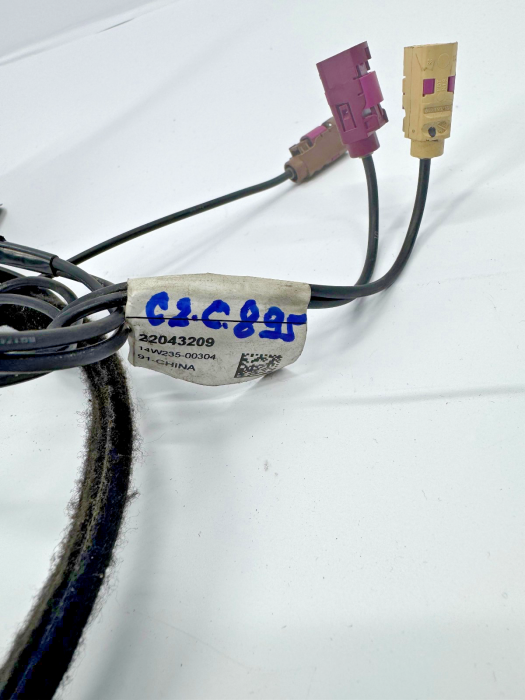 Volvo FH4/FM4 Roof Radio GPS GSM Antenna 22043209 22043205 21998239 Rear Euro 6 view 5