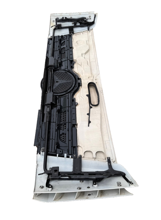 Mercedes Actros MP4 Front Grille Panel A9607500409 A9607500618 A9607500967 Used view 7