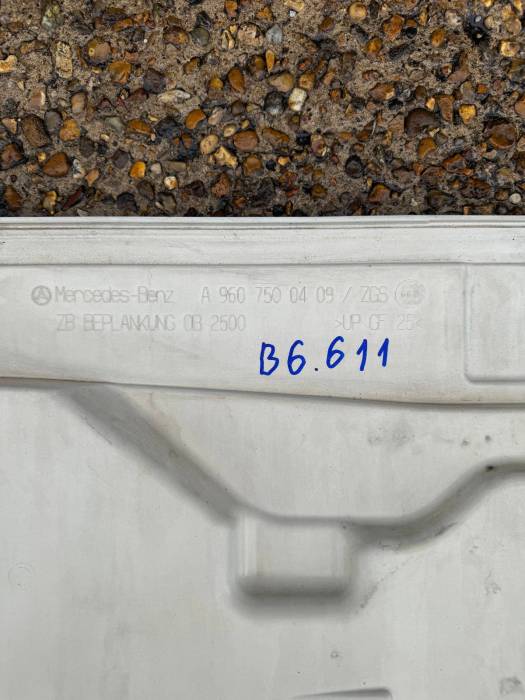 Mercedes Actros MP4 Front Grille Panel A9607500409 A9607500618 A9607500967 Used view 8