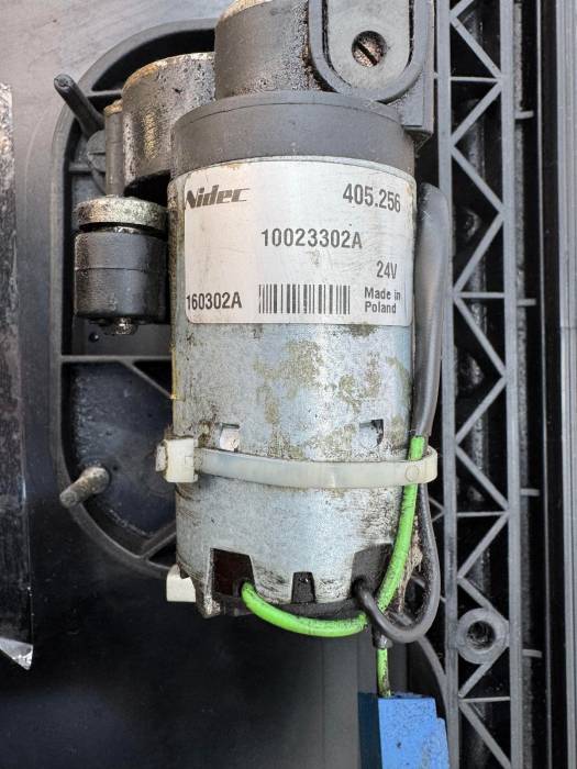 Mercedes Actros MP4 Sunroof / Panoramic Roof A9608300142 A0008305842 24V Euro 6 view 3