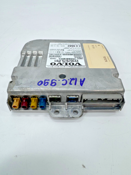 Volvo VNL Telematics Gateway Control Module 22357675 22357675.P01 12/24V Euro 6 view 3