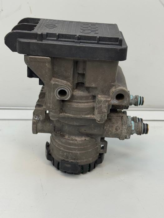 Volvo FH4/FM4 EBS Modulator Valve 21114974 K029246 22225550 Front Axle 24V Used