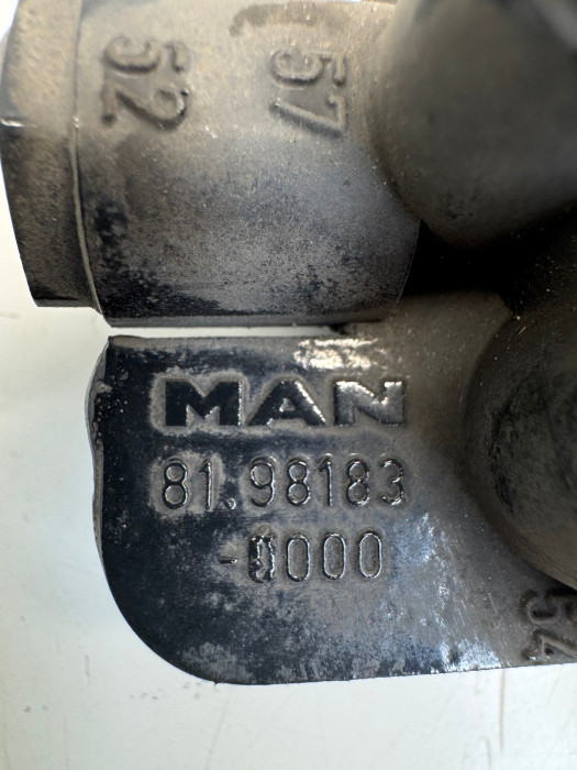 MAN TGX/TGS/TGL/TGM/TGA Air Distributor Valve Set 81981830000 81.98183-0000 Used