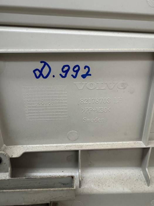 Volvo FH4/FH5 Rear Upper Cabin Storage Locker 82882815 82178703 LH Euro 6 Used view 3